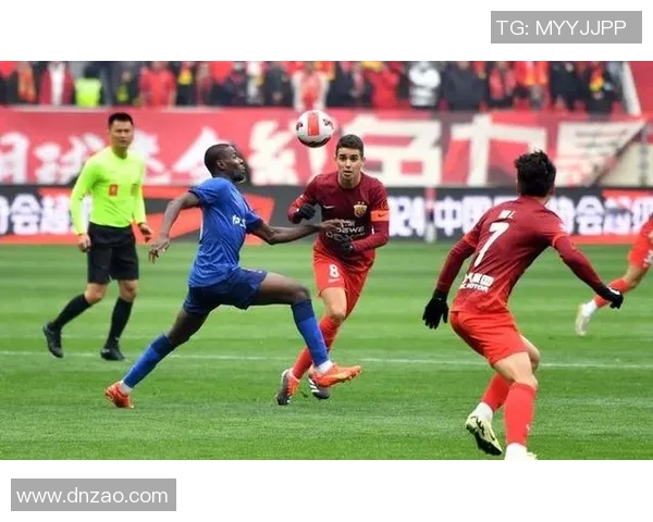 广州恒大与绿地申花激战正酣谁能在中超赛场笑到最后