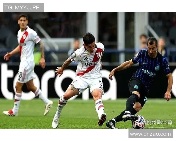 巴萨与曼联激战正酣谁能在这场巅峰对决中笑到最后