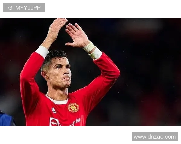 球迷疯狂行为再现欧冠赛场上演抢夺C罗球衣奇观