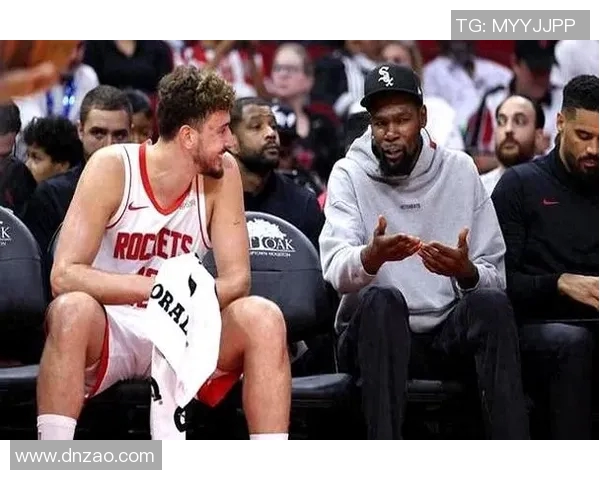 火箭队与老鹰队激战11月4日期待精彩对决与球星表现 火箭队与老鹰队激战11月4日期待精彩对决与球星表现